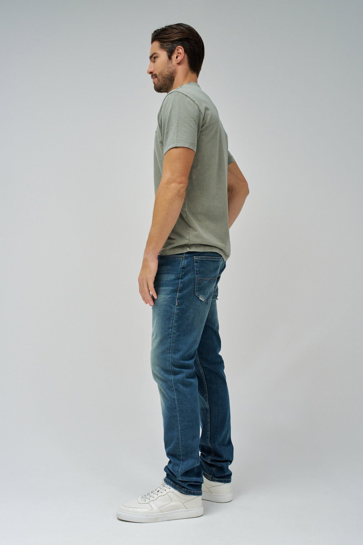 CAMISETA CON LOGO