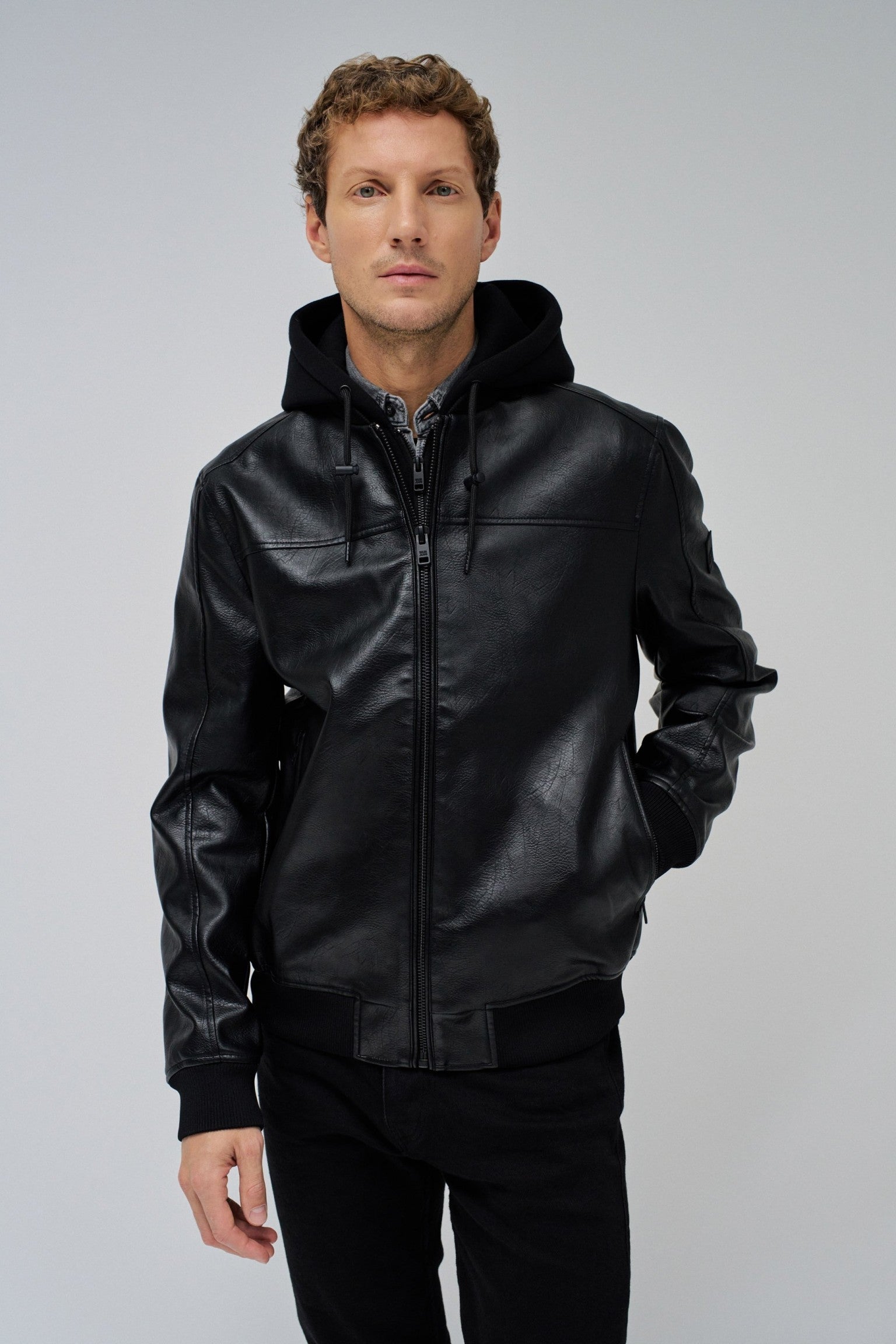 CHAQUETA BOMBER EFECTO PIEL