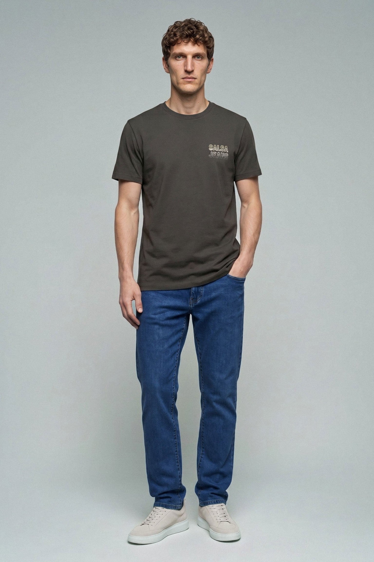 CAMISETA CON BRANDING