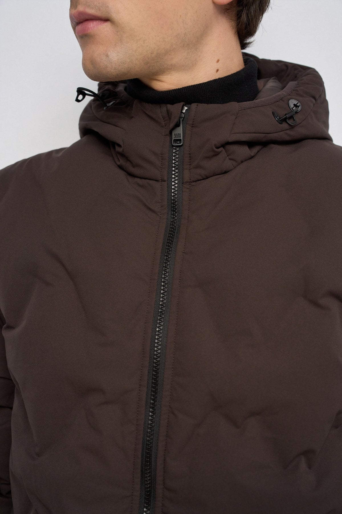 Chaqueta Salsa acolchada con bolsillos Col. Marrón