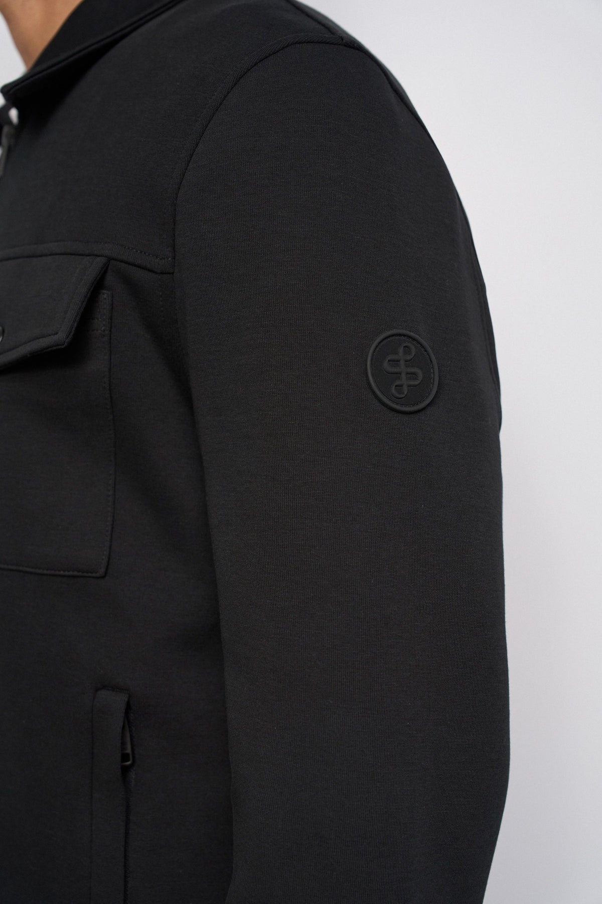 CHAQUETA SALSA DE PUNTO CON BOLSILLOS EN EL PECHO