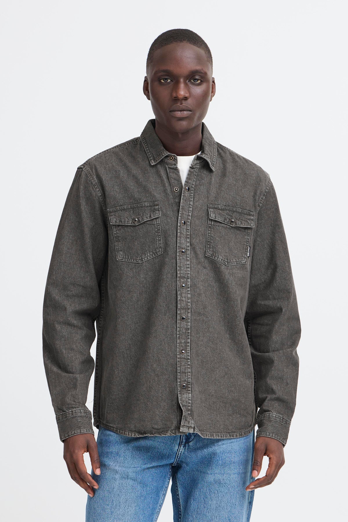 Camisa vaquera Blend con corchetes gris oscuro