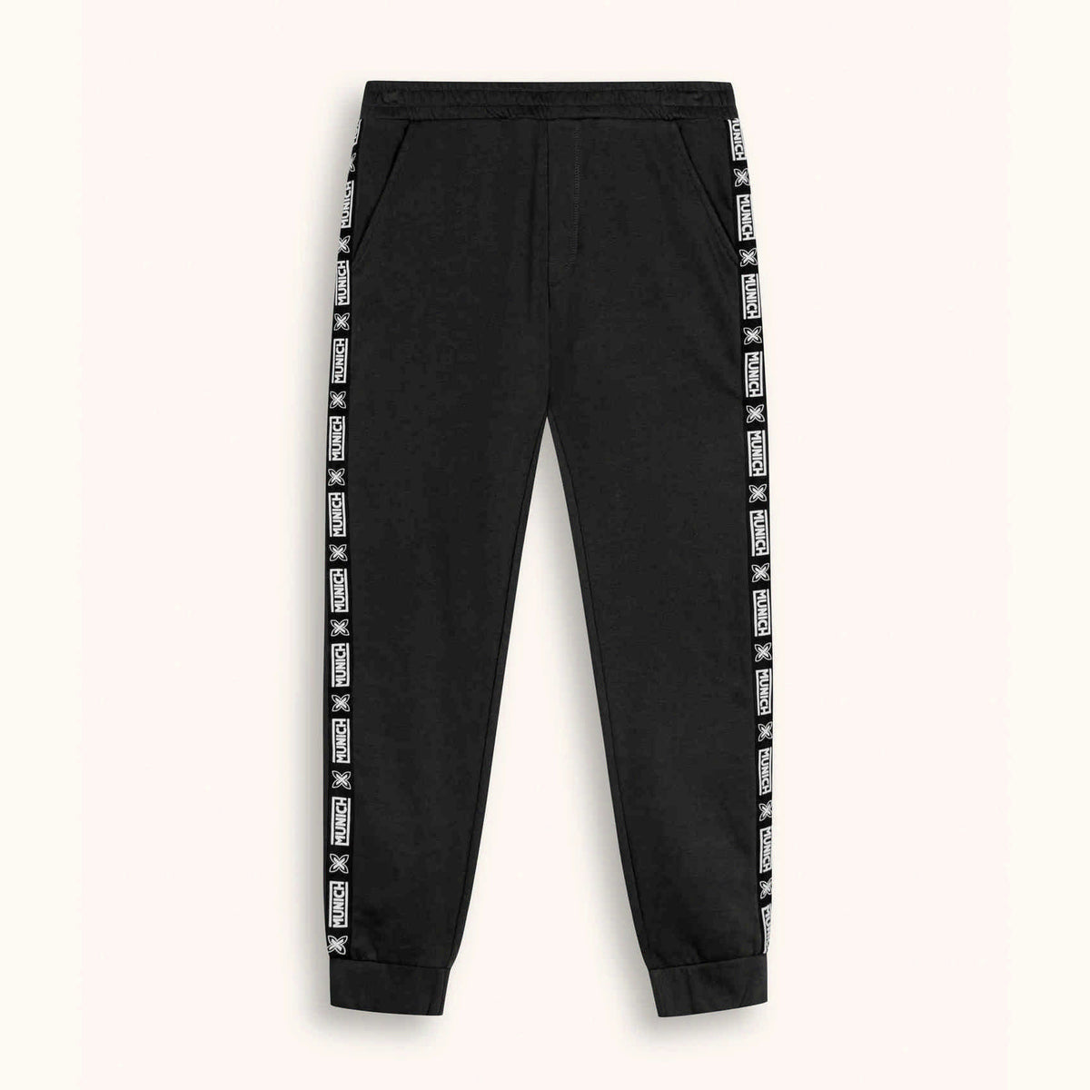 Pantalón Deportivo de Chándal Slim Fit Negro con Banda Lateral ESSENTIALS PANT SQUADRA BLACK