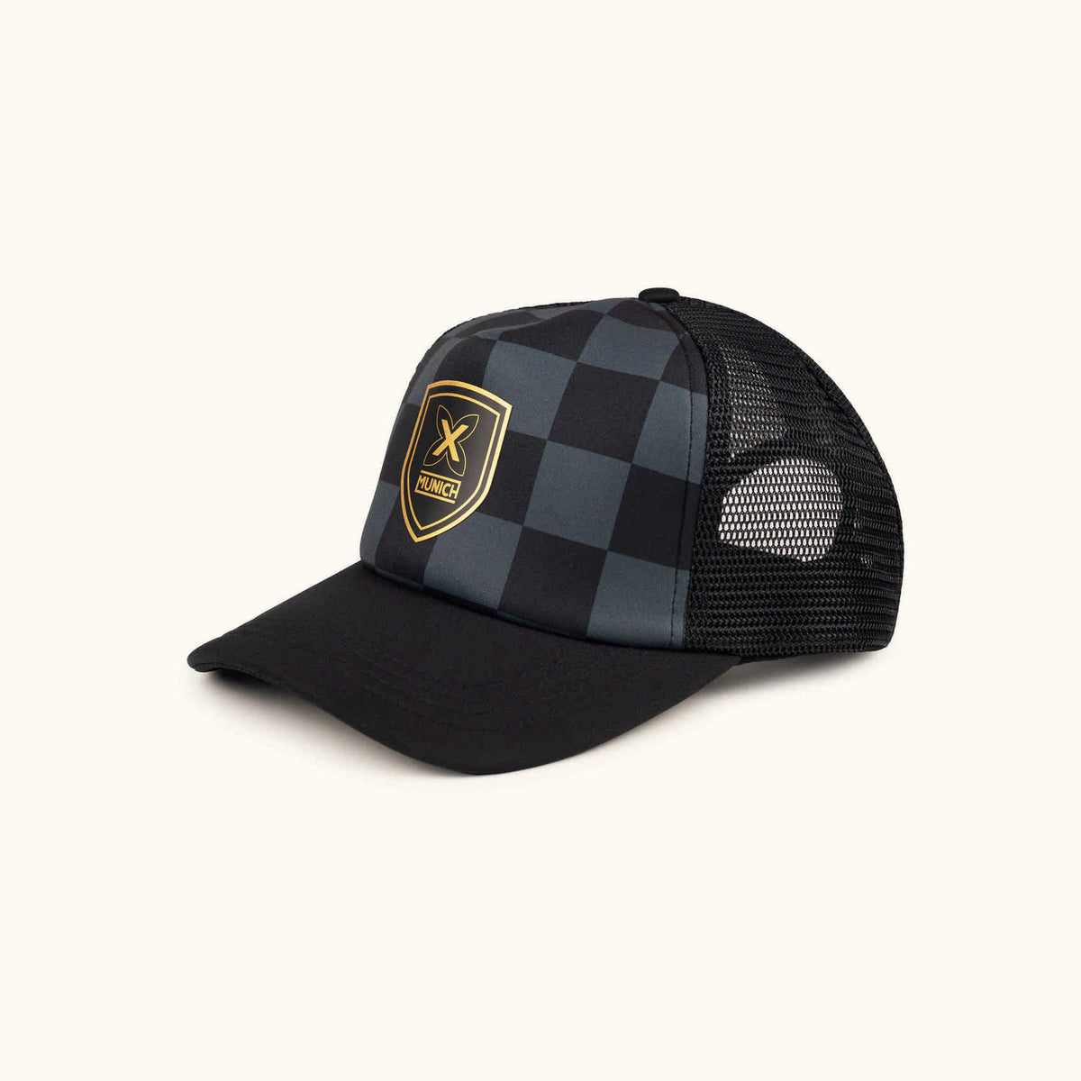 Gorra Estilo Trucker con Rejilla Transpirable Negra Cuadros y Escudo Dorado TRUCKER CAP STREETWEAR LIBERO BL