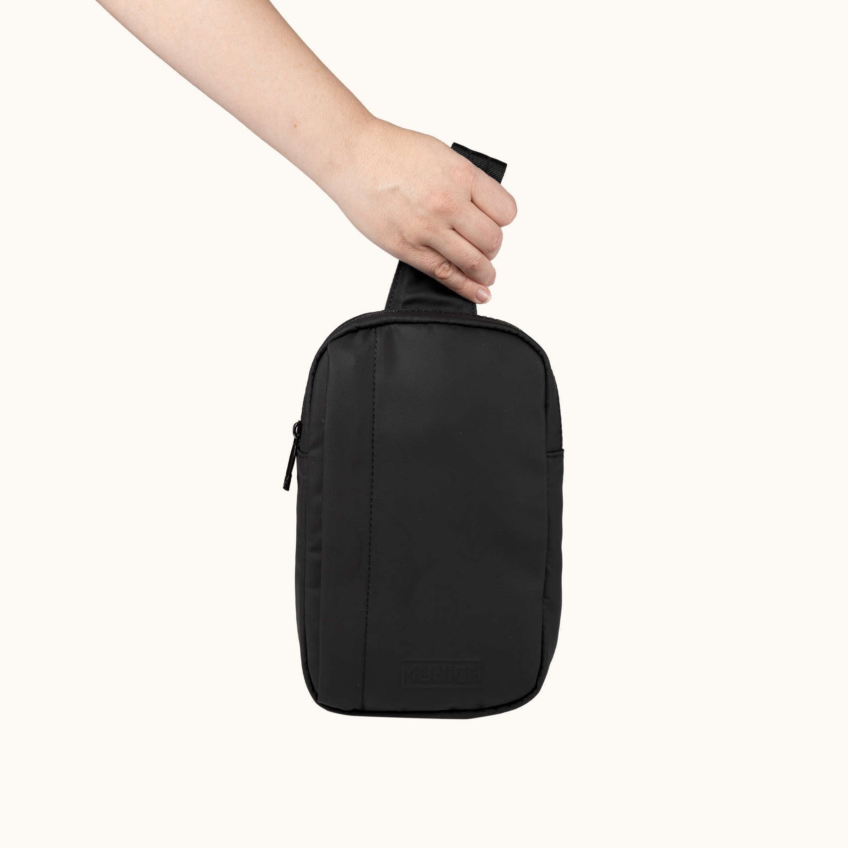 Mochila cruzada de poliéster reciclado negra MOCHILA CRUZADA PEAK RECICLADA