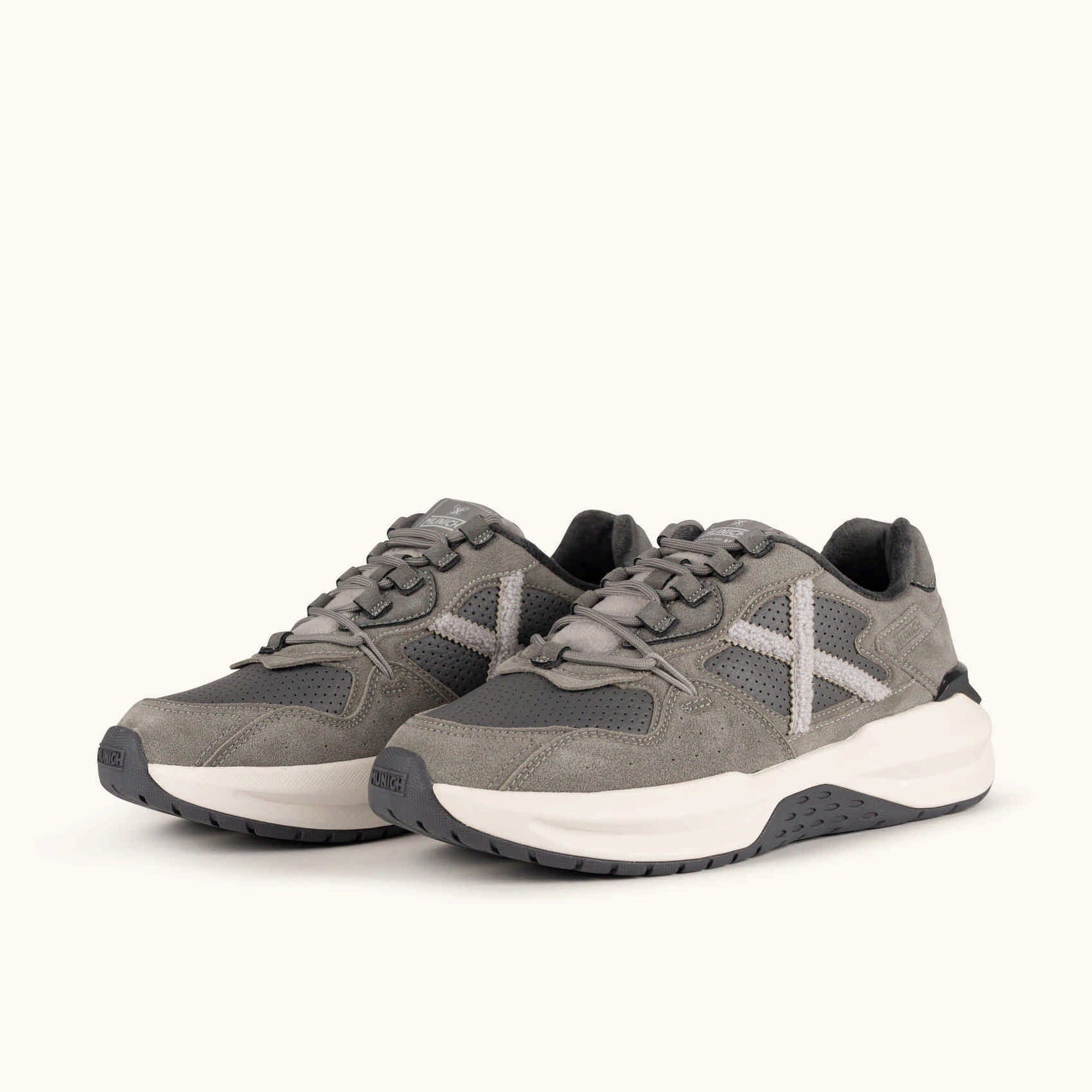 MUNICH NEXA 27 Sneakers de diseño futurista Gris Carbón y Negro
