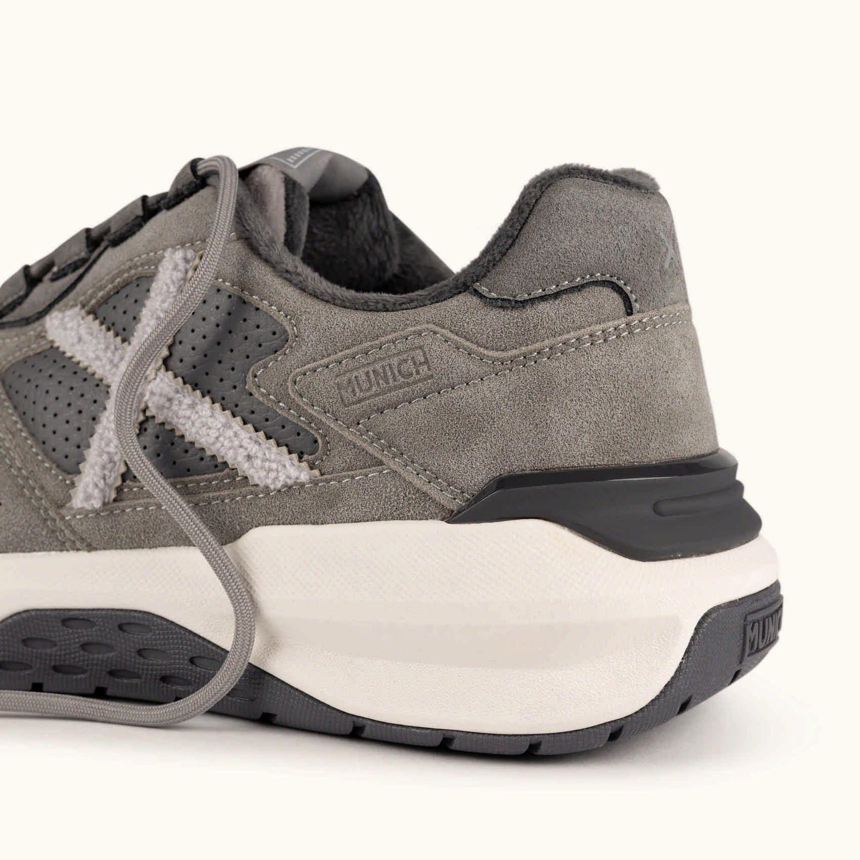 MUNICH NEXA 27 Sneakers de diseño futurista Gris Carbón y Negro