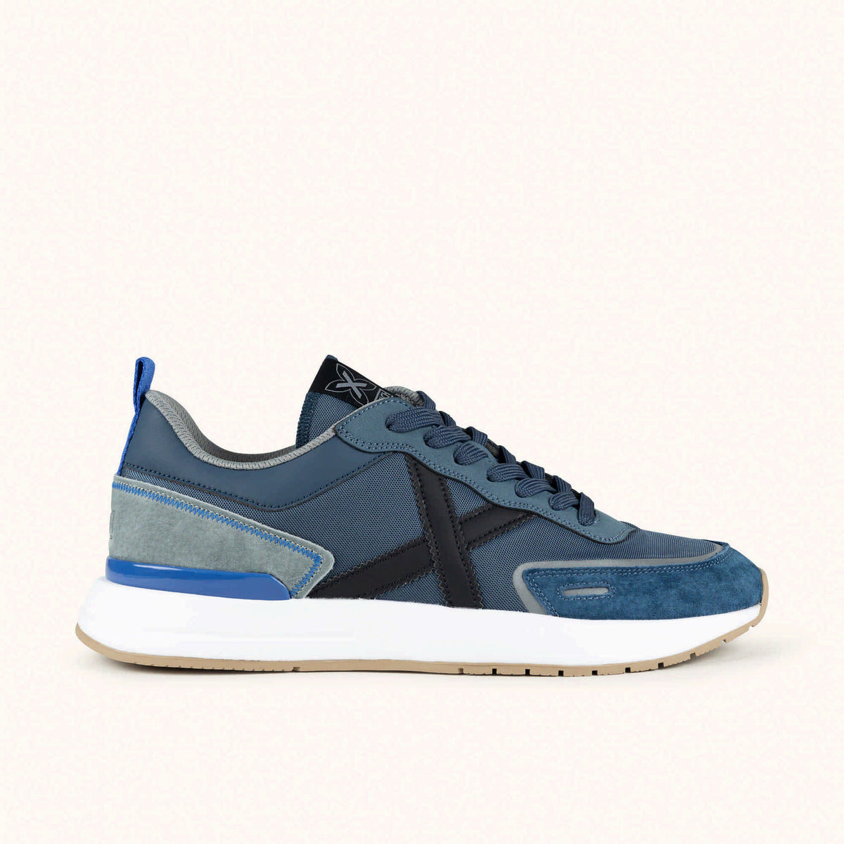 MUNICH SPEED 22 Sneakers de diseño contemporáneo y deportivo Azul, Gris y Negro