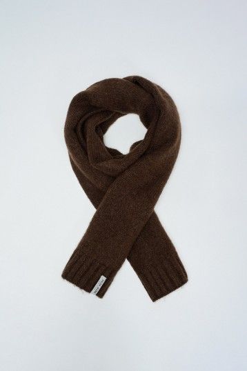 BASIC KNIT SCARF WITH LABEL
