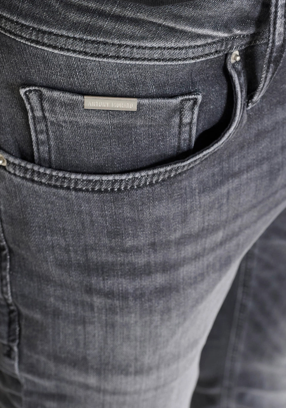 Pantalón vaquero Ozzy Tapered Fit Autenthic Black