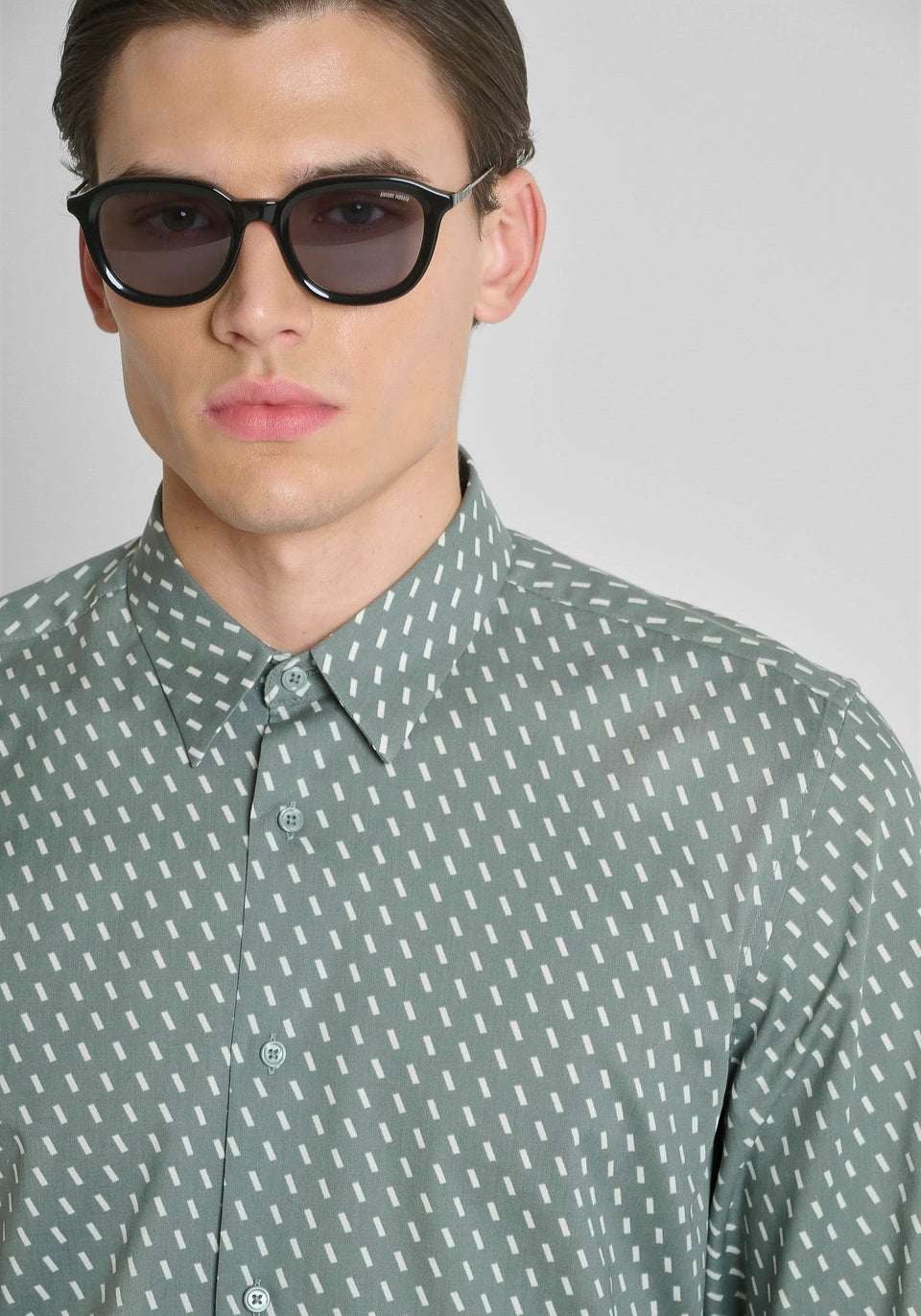 CAMISA REGULAR FIT «NAPOLI» DE MEZCLA DE ALGODÓN ESTAMPADO Y PLACA CON LOGOTIPO