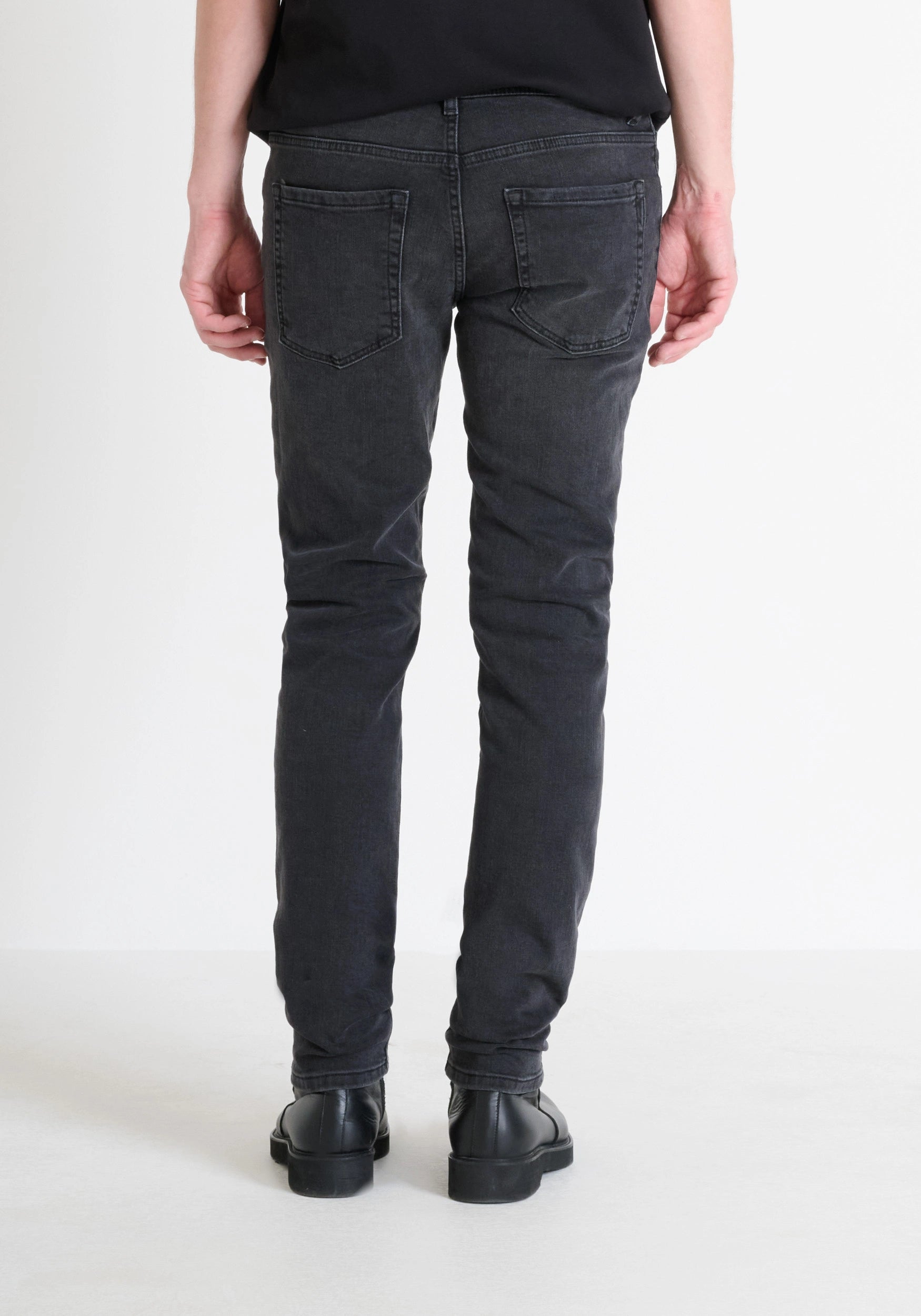 Pantalón vaquero Ozzy Tapered Fit Power Stretch Black