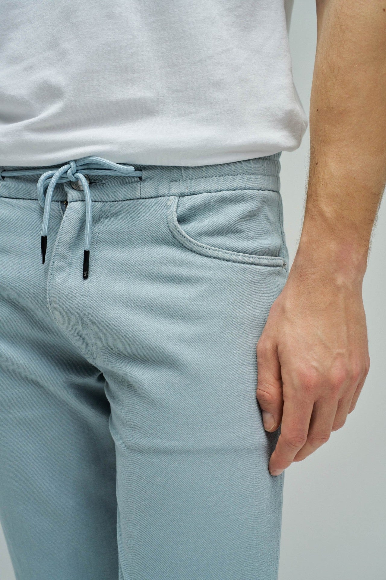 PANTALONES JOGGERS CON LINO