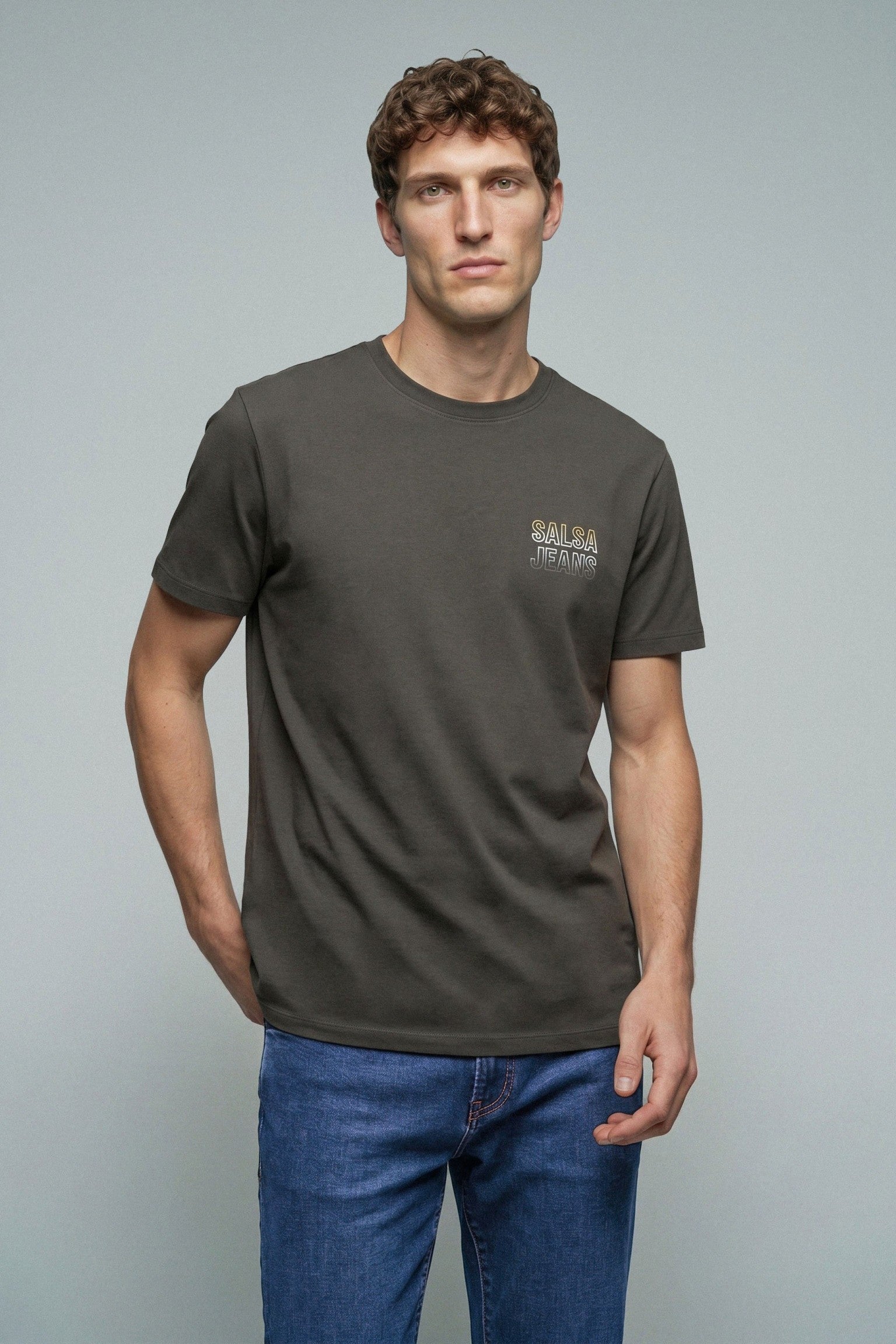 CAMISETA CON BRANDING