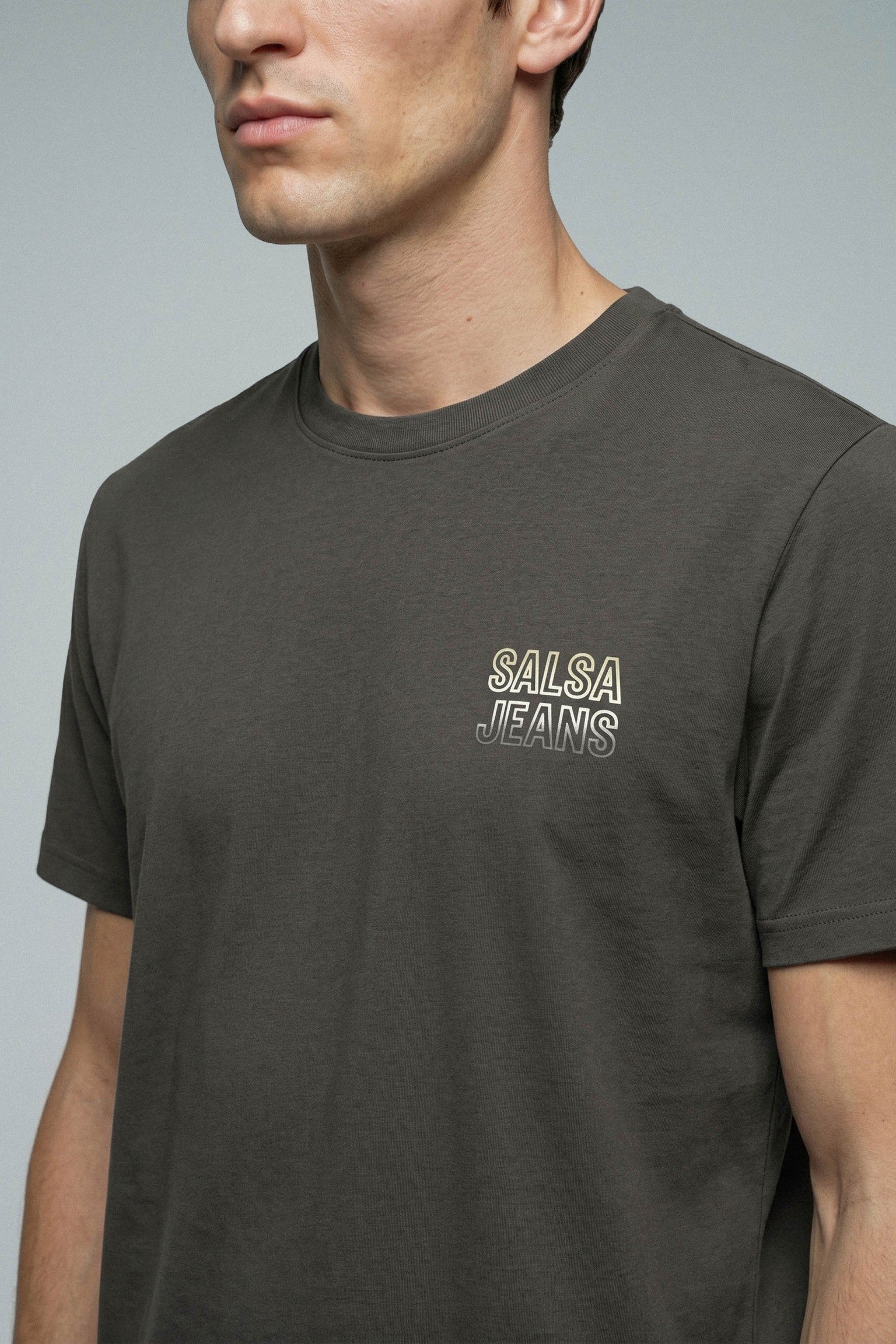 CAMISETA CON BRANDING