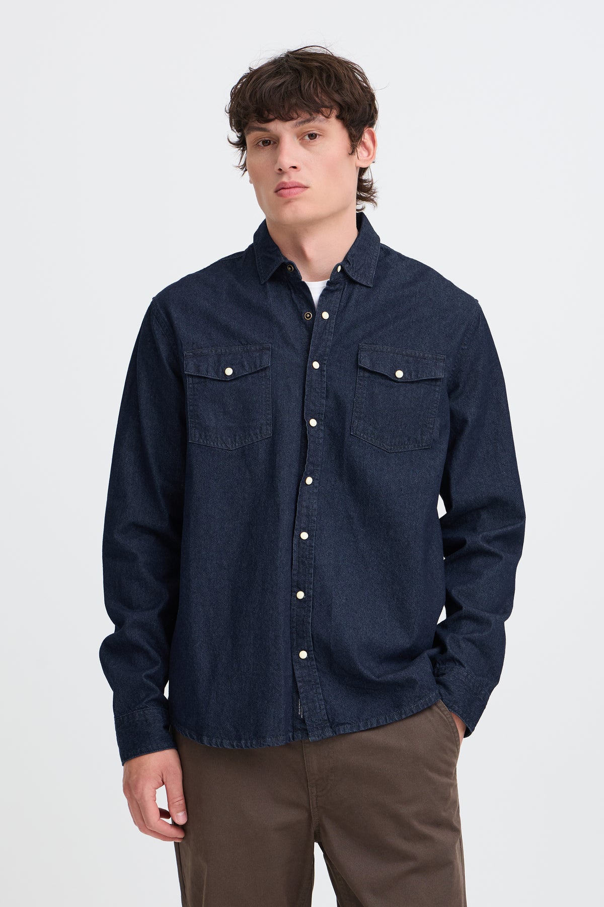 Camisa vaquera Blend con corchetes denim