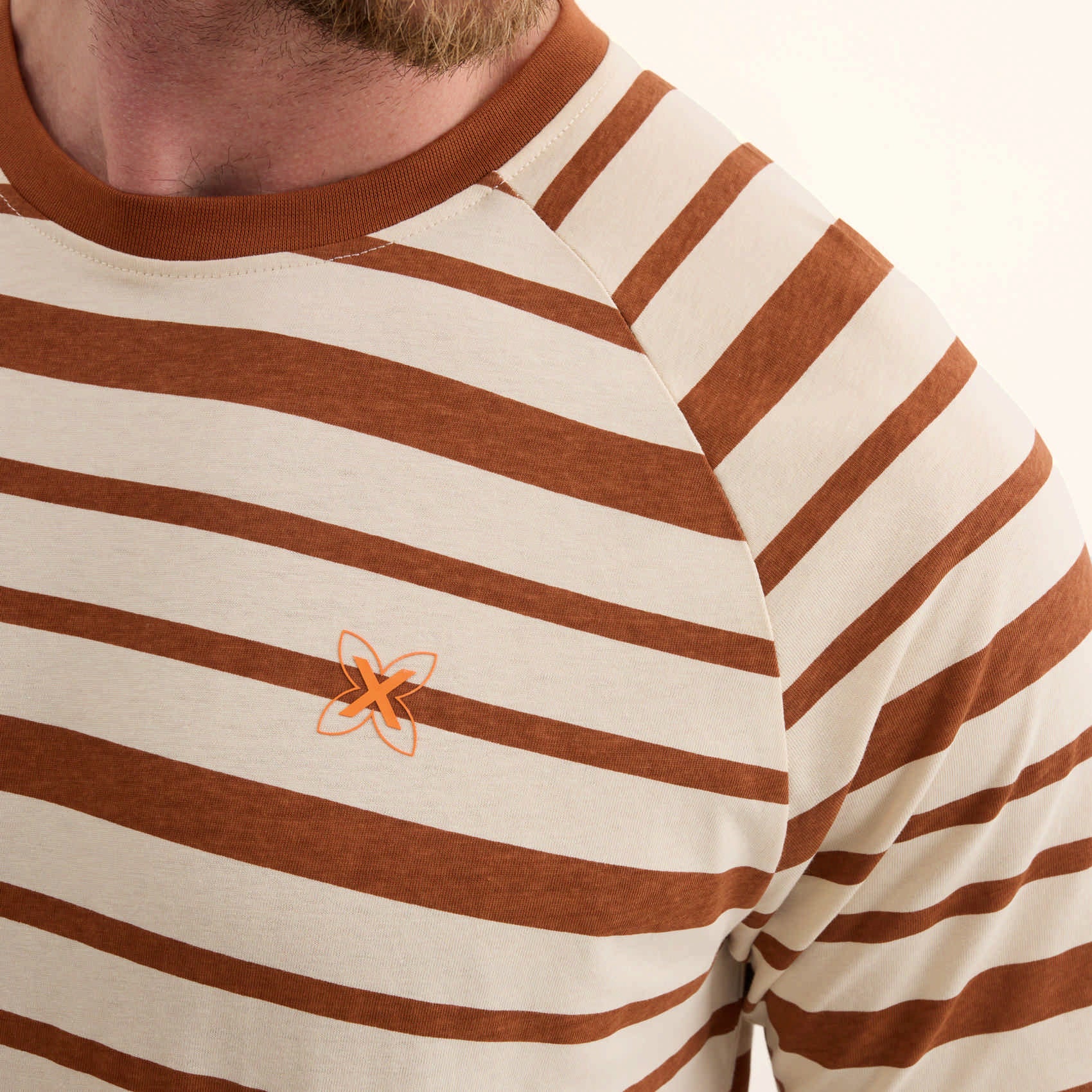 Camiseta de Algodón Orgánico con Logotipo Tipográfico Curvado LIFESTYLE T-SHIRT SOHEL CARAMEL