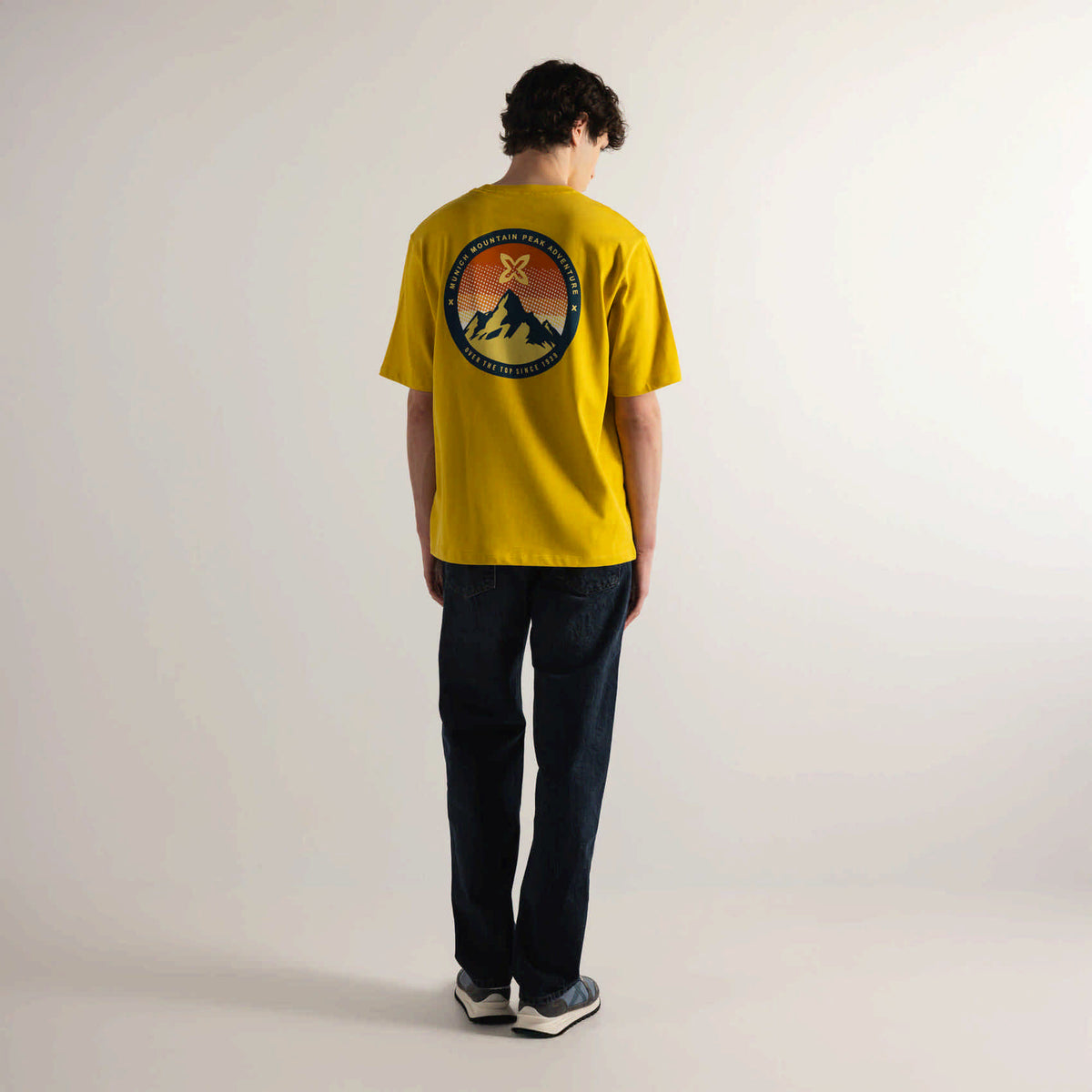 Camiseta Oversize Algodón Orgánico Amarillo Mostaza Estampado Trasero OVERSIZE T-SHIRT PEACK LEMON