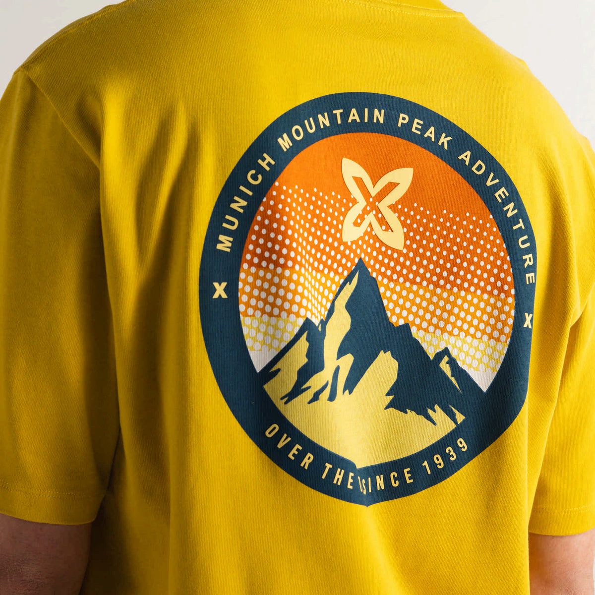 Camiseta Oversize Algodón Orgánico Amarillo Mostaza Estampado Trasero OVERSIZE T-SHIRT PEACK LEMON