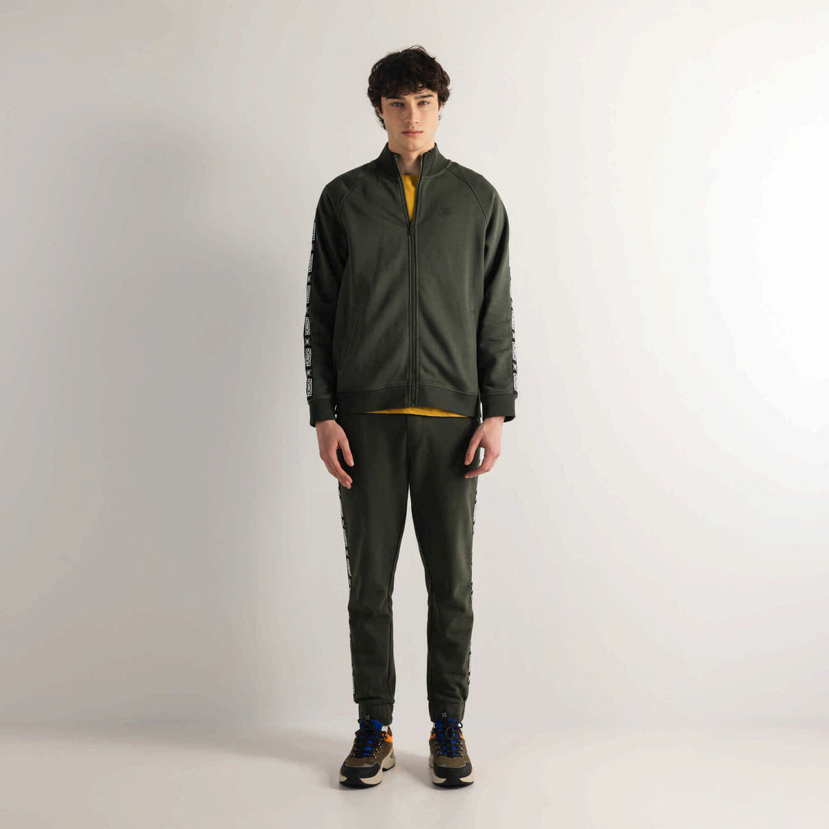 Chaqueta Deportiva de Chándal Negra con Banda Lateral ESSENTIALS JACKET SQUADRA BLACK (Copia)
