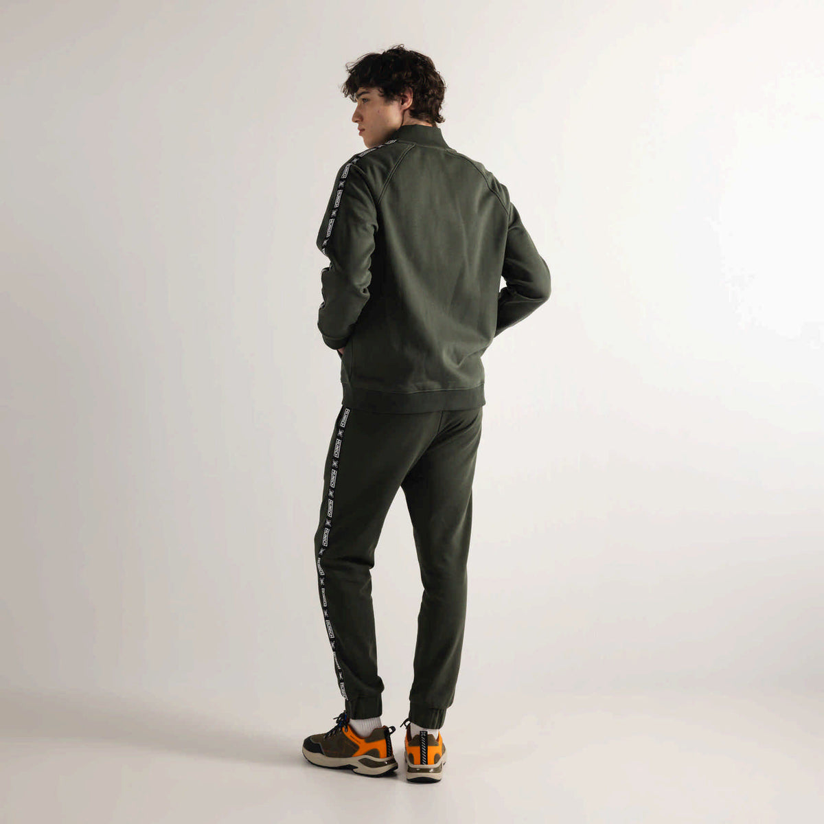 Chaqueta Deportiva de Chándal Negra con Banda Lateral ESSENTIALS JACKET SQUADRA BLACK (Copia)