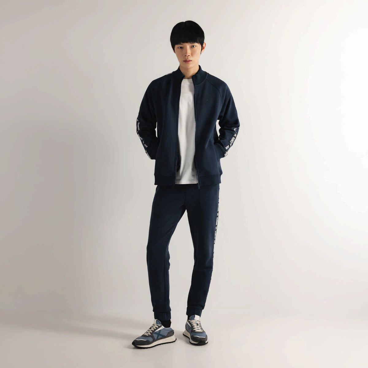 Chaqueta Deportiva de Chándal Azul Marino con Banda Lateral ESSENTIALS JACKET SQUADRA NAVY