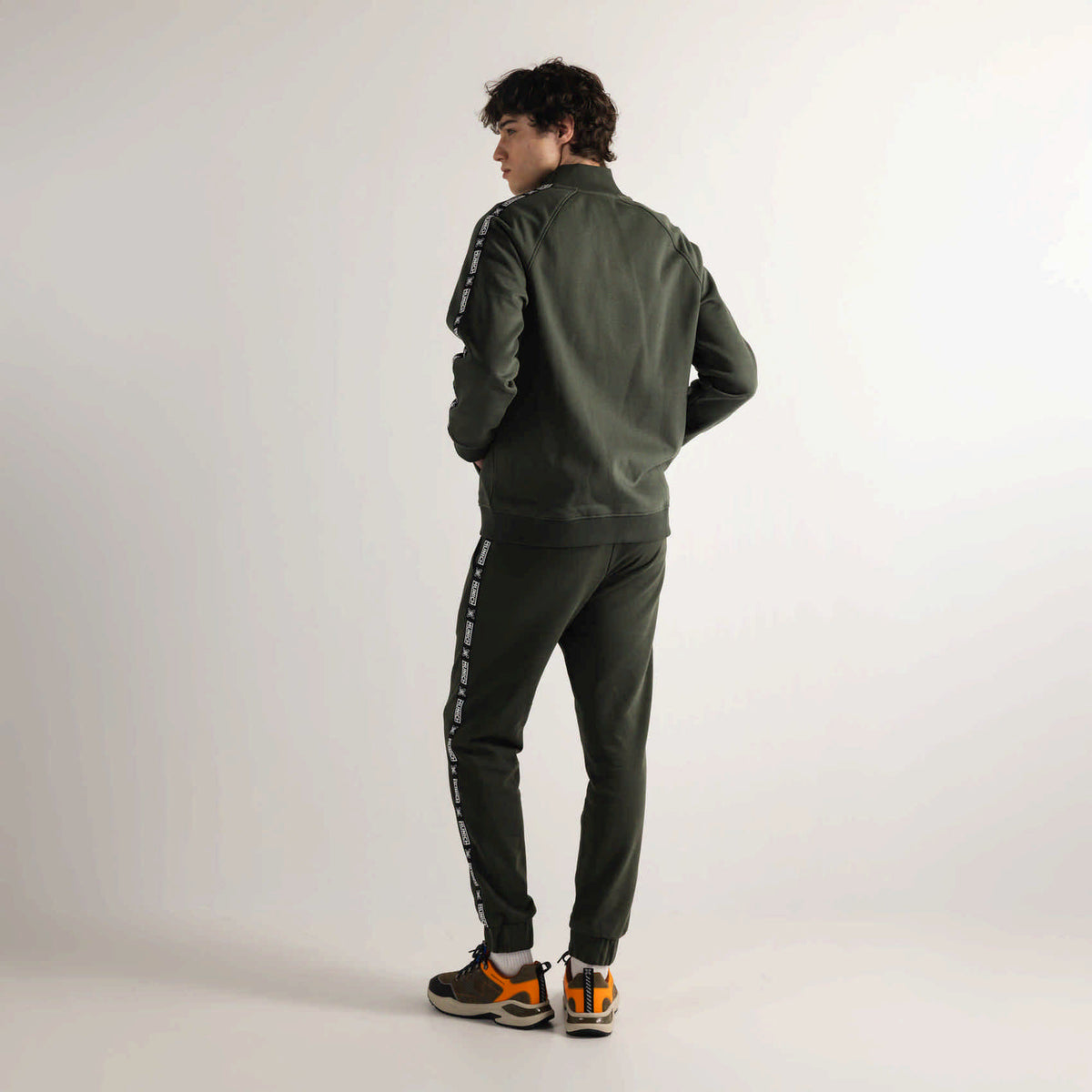 Pantalón Deportivo de Chándal Slim Fit Caqui con Banda Lateral ESSENTIALS PANT SQUADRA KHAKI