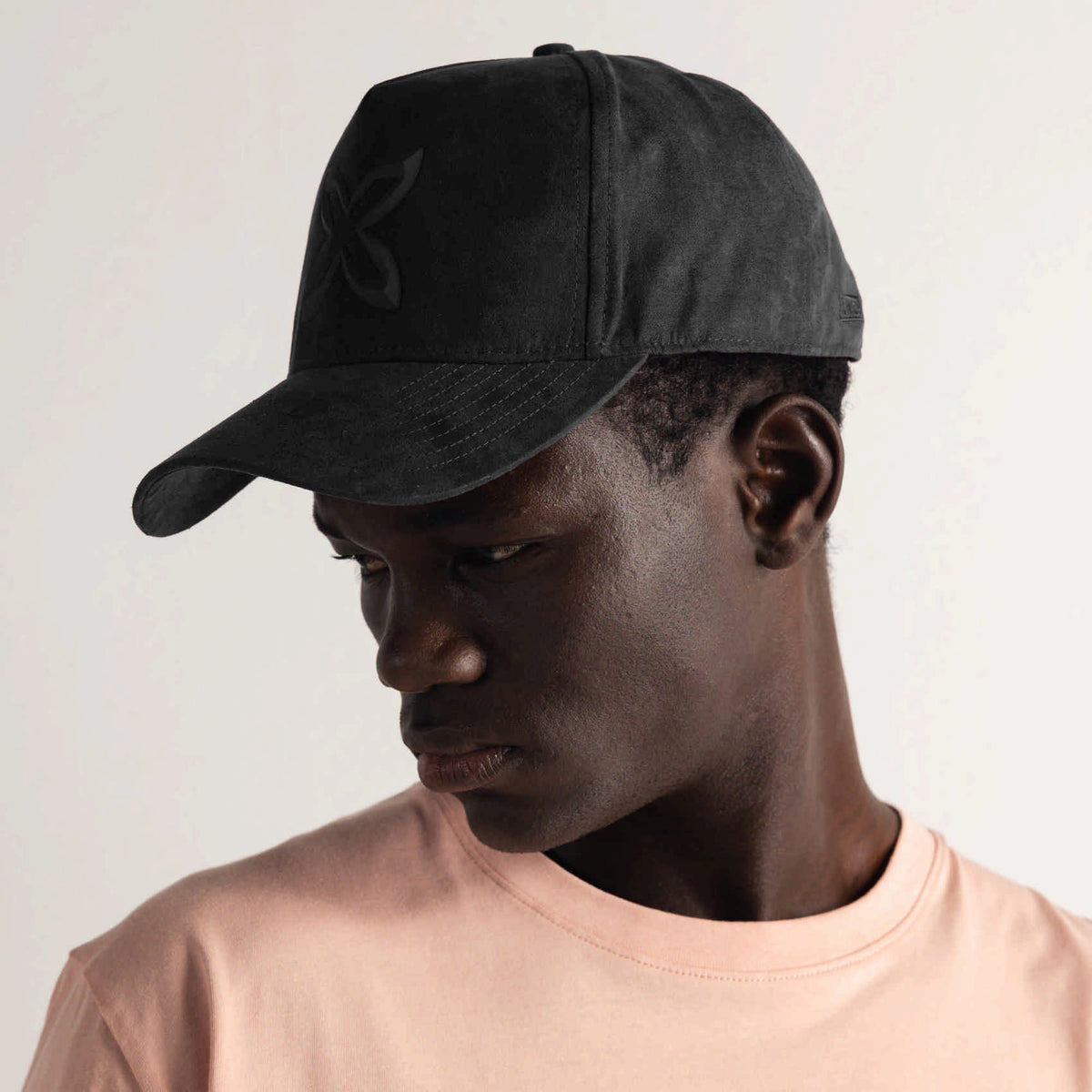 Gorra Unisex de Algodón Velour Negra con Logo 3D CAP ESSENTIALS BLACK