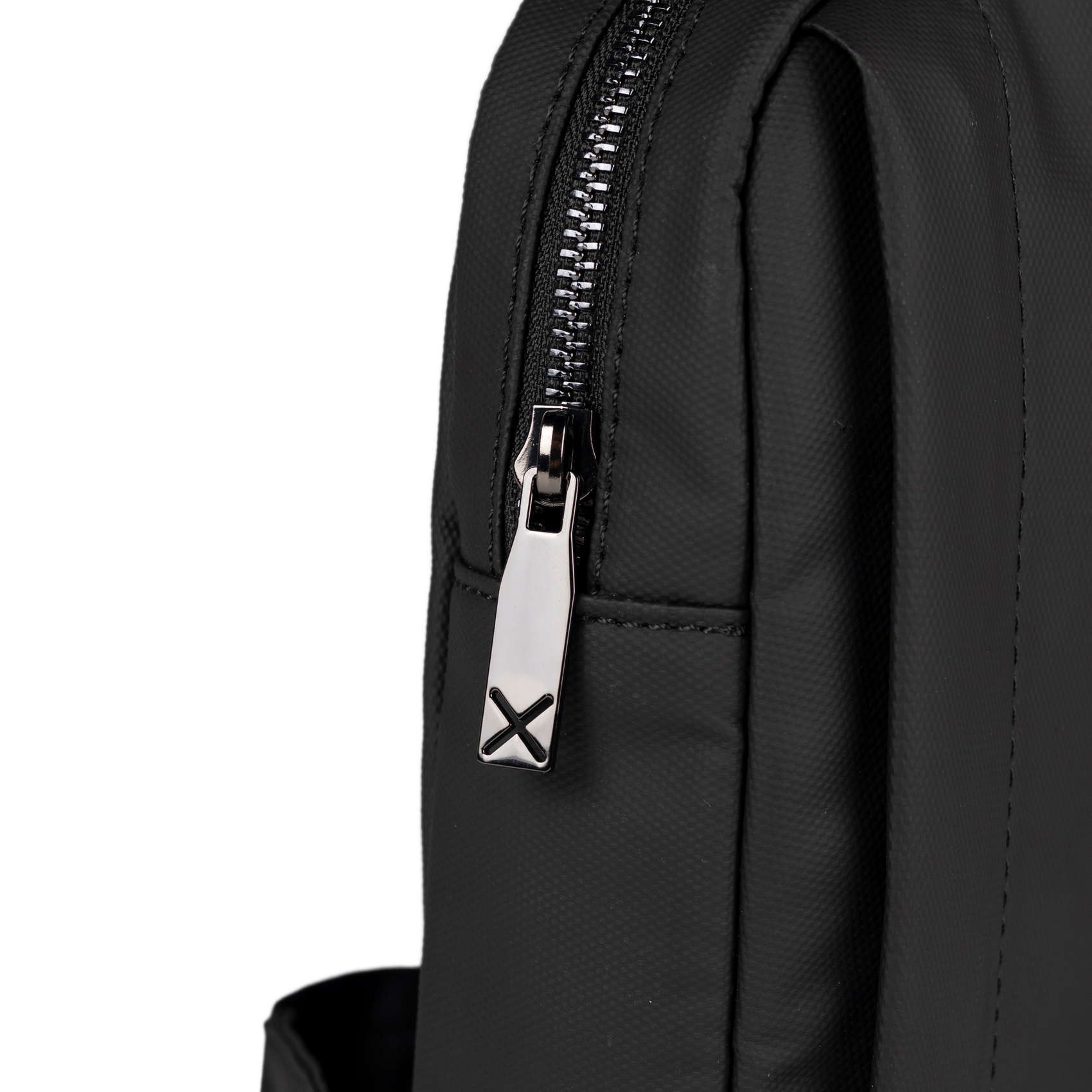 Mochila cruzada de poliéster reciclado negra MOCHILA CRUZADA PEAK RECICLADA