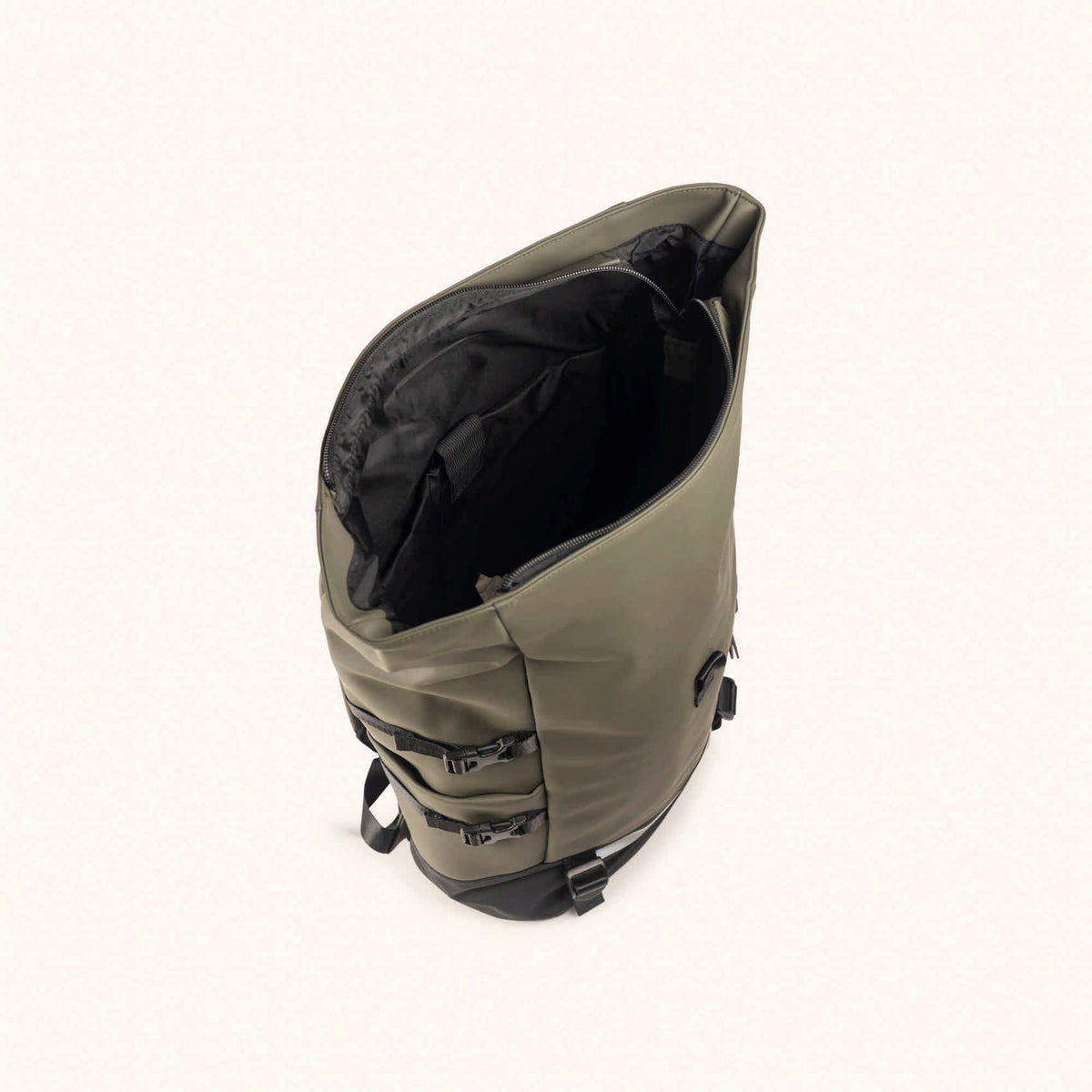 Mochila Urbana Impermeable con Cierre Roll Top Kaki HUSH ROLL BACKPACK KHAKI