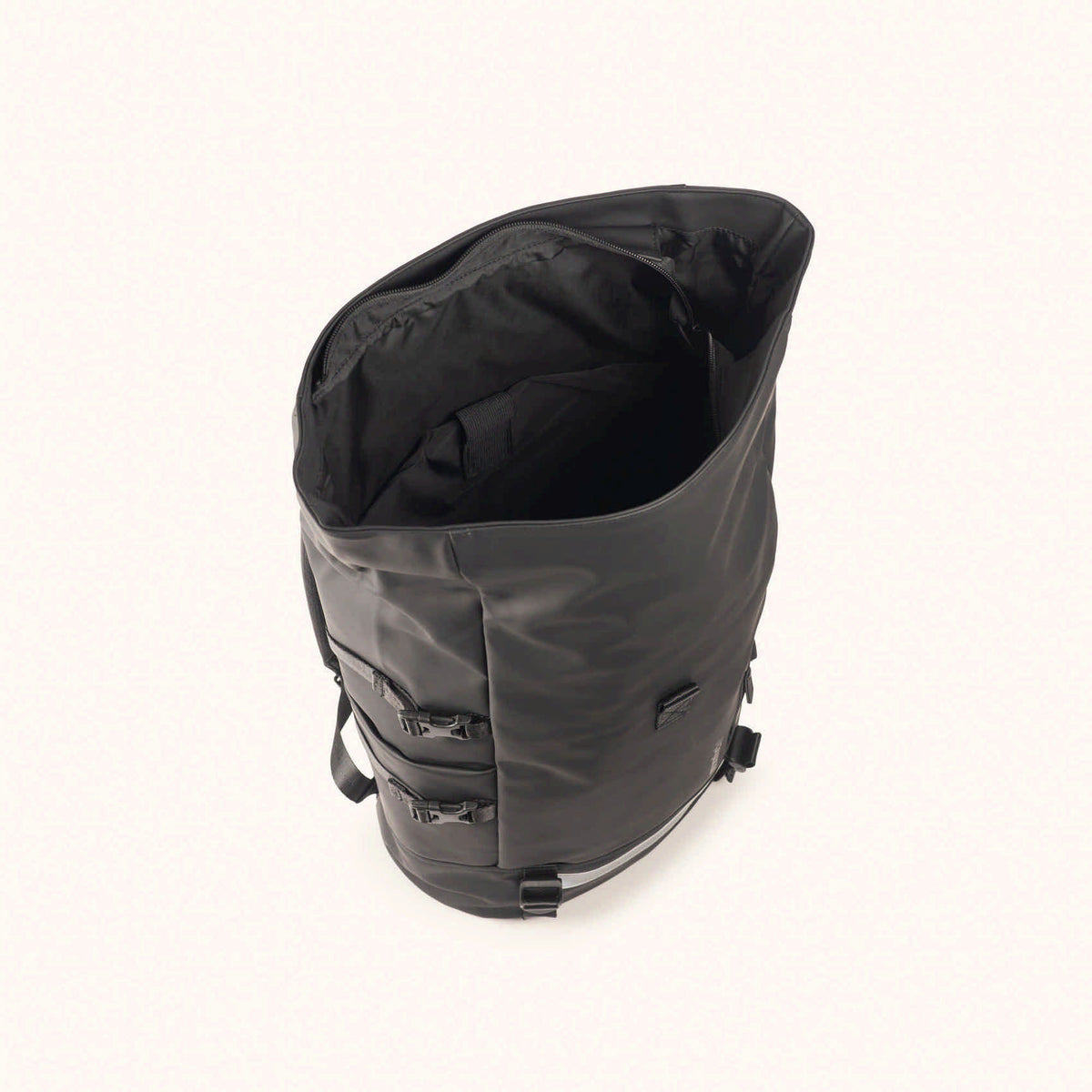 Mochila Urbana Impermeable con Cierre Roll Top Negra HUSH ROLL BACKPACK BLACK