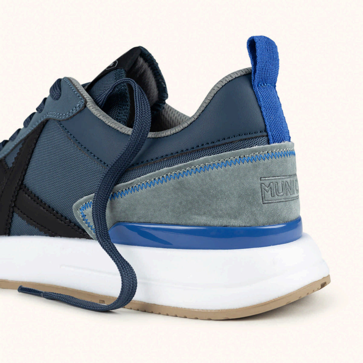 MUNICH SPEED 22 Sneakers de diseño contemporáneo y deportivo Azul, Gris y Negro