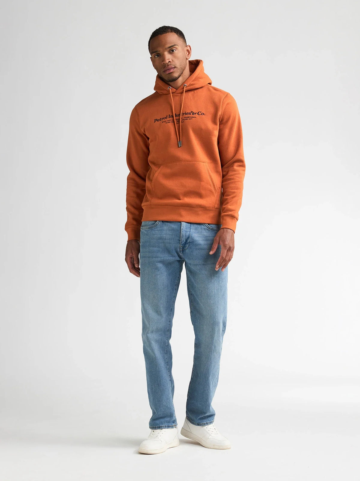 Sudadera con capucha y mangas raglán estampadas cedarwoo