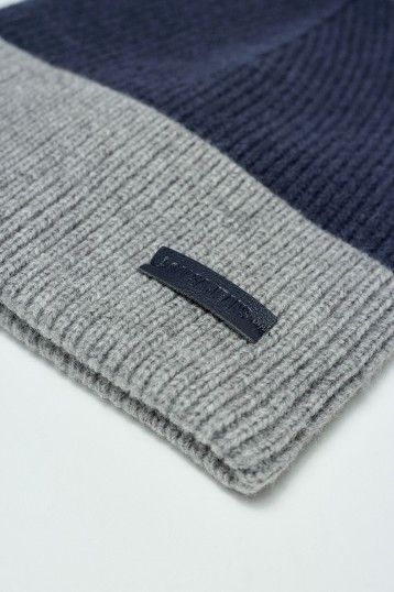 KNIT BEANIE WITH LABEL