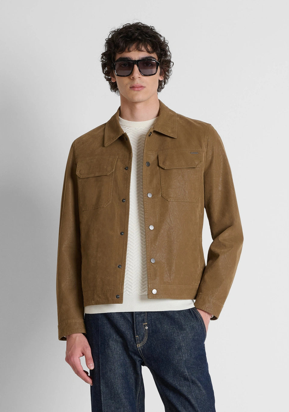 Abrigo beige slim fit en ante sintética