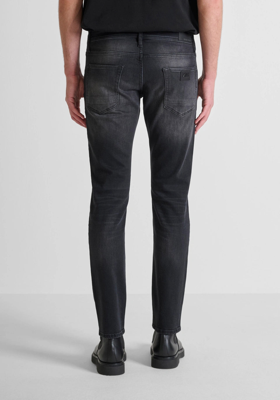 VAQUEROS COMFORT TAPERED FIT «KURT» EN DENIM NEGRO