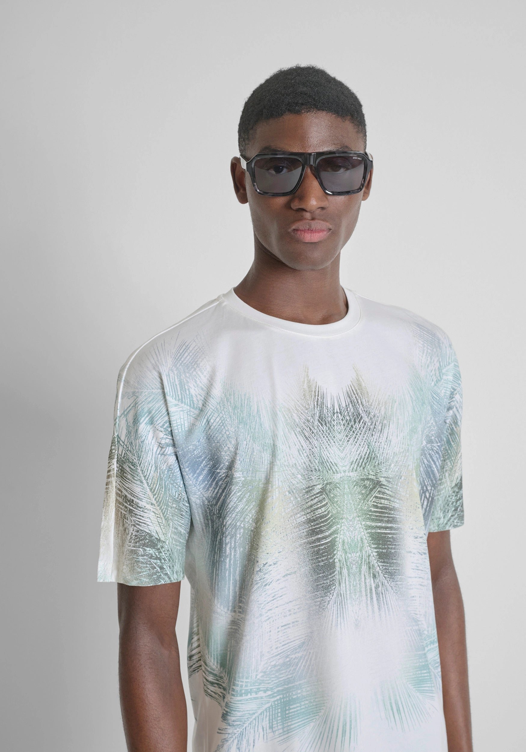 CAMISETA REGULAR FIT DE PUNTO DE ALGODÓN CON ESTAMPADO ABSTRACTO