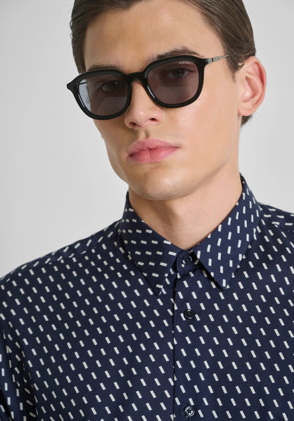 CAMISA REGULAR FIT «NAPOLI» DE MEZCLA DE ALGODÓN ESTAMPADO Y PLACA CON LOGOTIPO