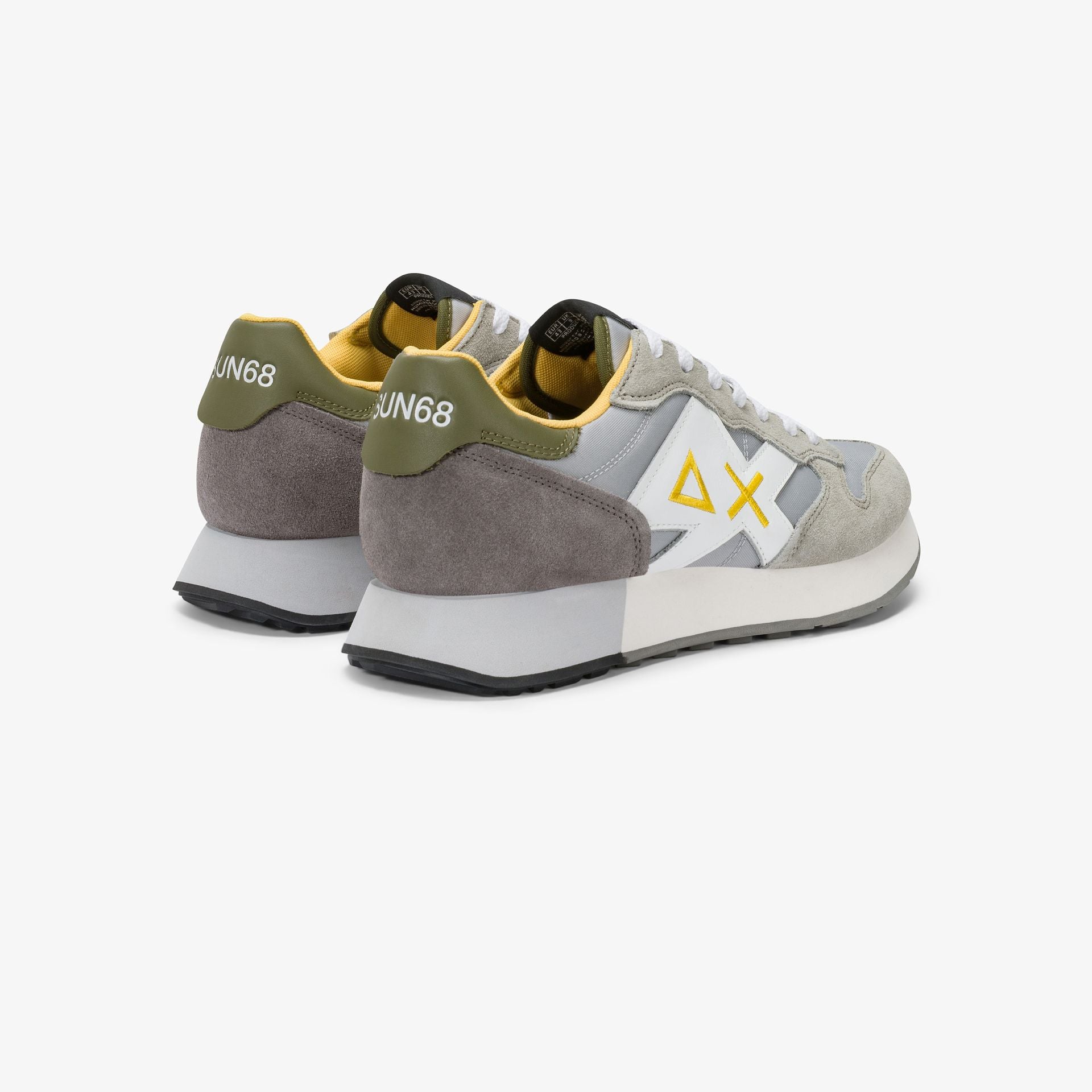 Zapatillas Jaki 2.0 de color gris claro, confeccionadas en nailon y ante.