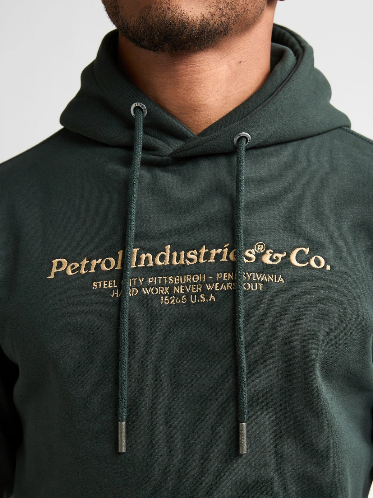 Sudadera con capucha y mangas raglán estampadas cedarwood