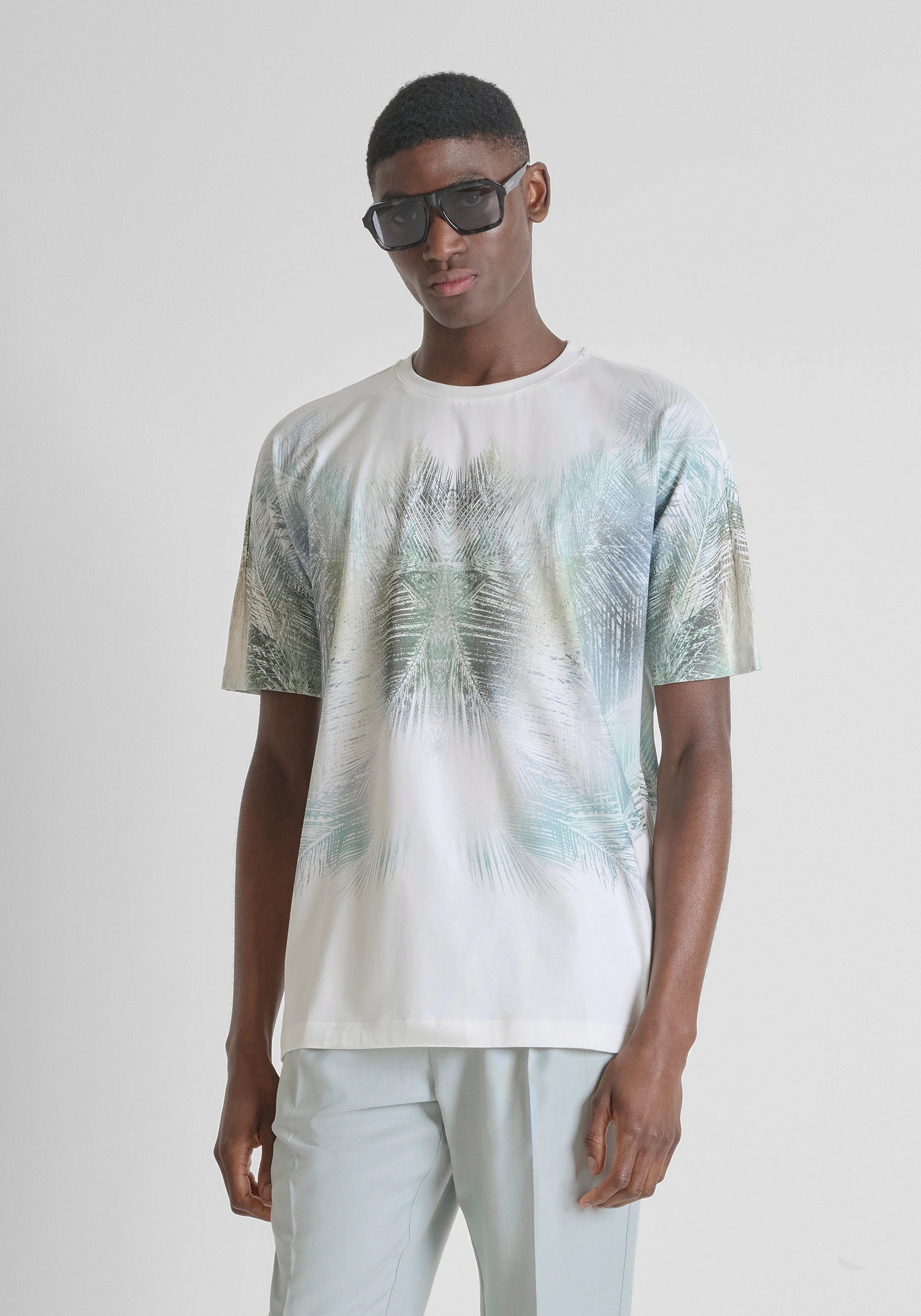 CAMISETA REGULAR FIT DE PUNTO DE ALGODÓN CON ESTAMPADO ABSTRACTO